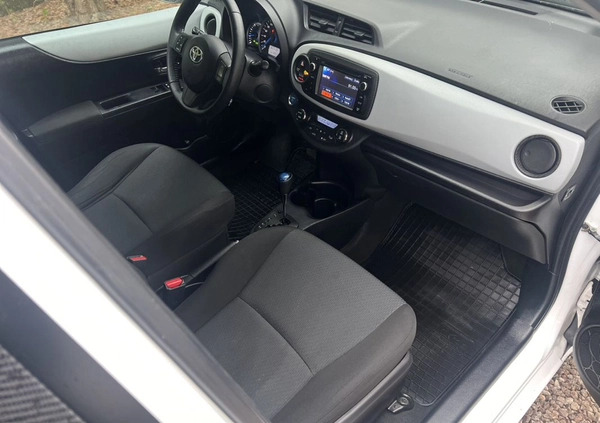 Toyota Yaris cena 33900 przebieg: 138200, rok produkcji 2013 z Warszawa małe 106